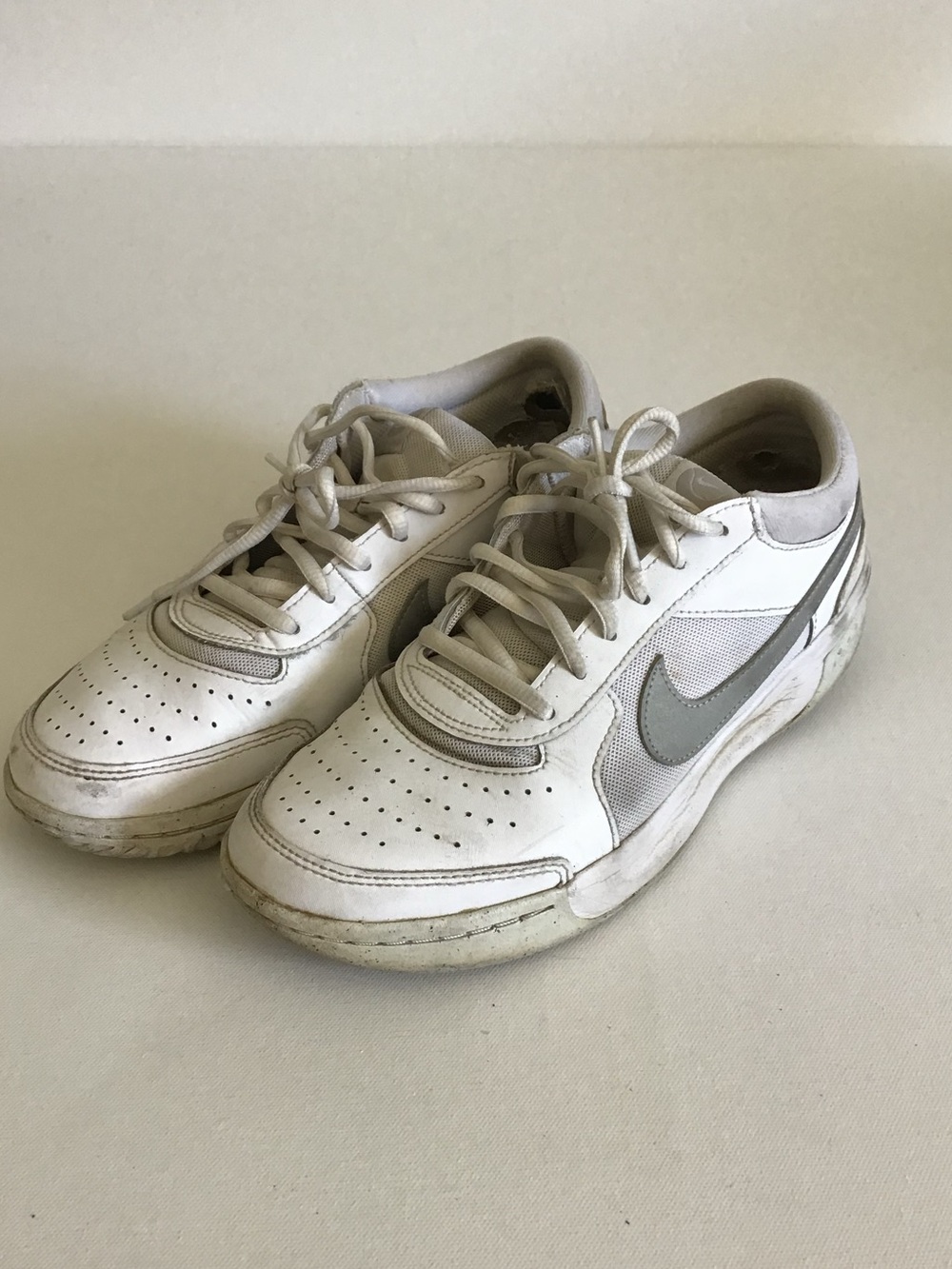 NikeCourt Zoom Lite 3 Women’s Tennis White Silver Leather Sneakers Size 8.5